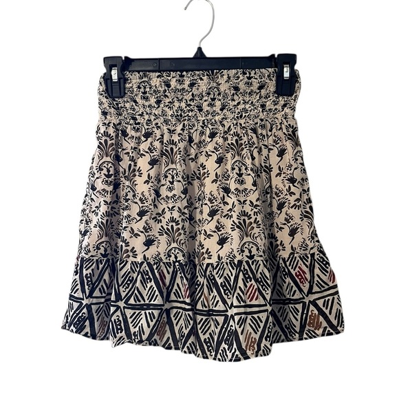 Free People Melissa Tiered Black & Cream Floral Mini Skirt Elastic Waist Size XS - Picture 2 of 8